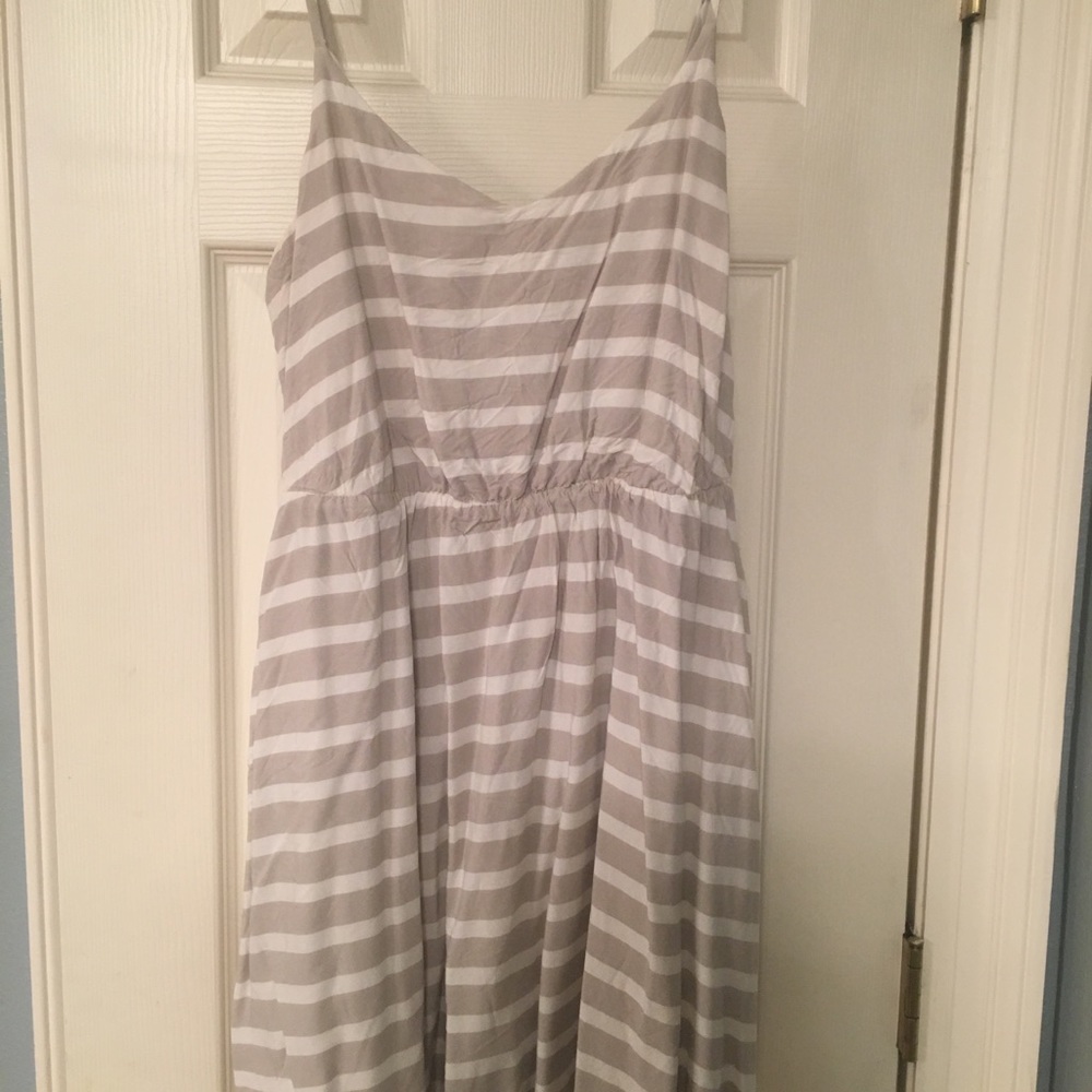 Lauren Conrad sun dress with POCKETS!